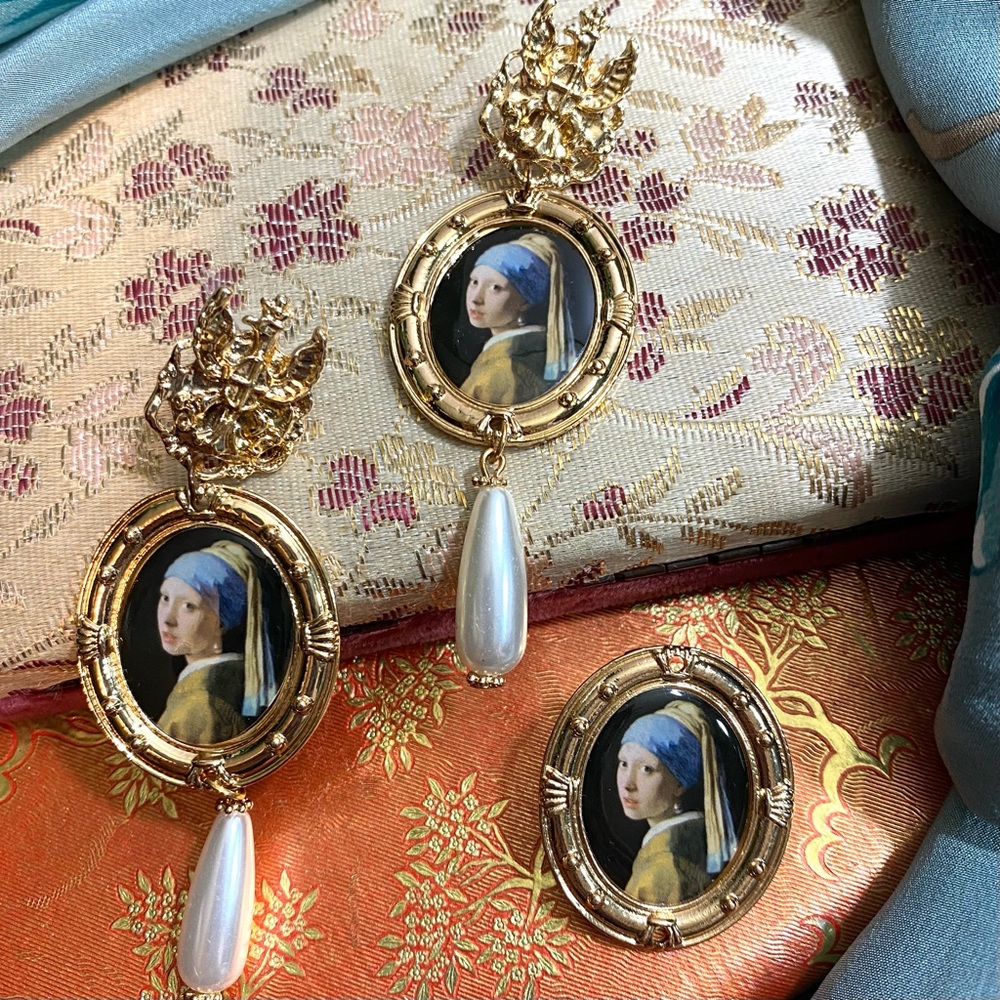 2 Piece Set Baroque Gold Plated Girl Pearl Fine Art Print Oval Brooch & … - Picture 3 of 11